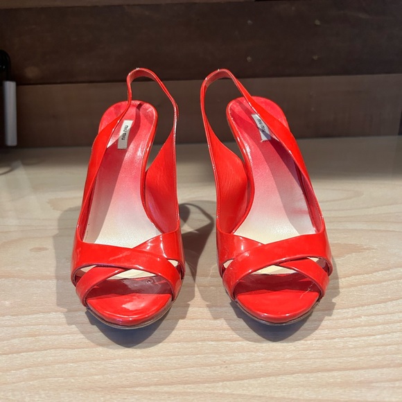Miu Miu red sling back criss cross heel - Picture 5 of 7